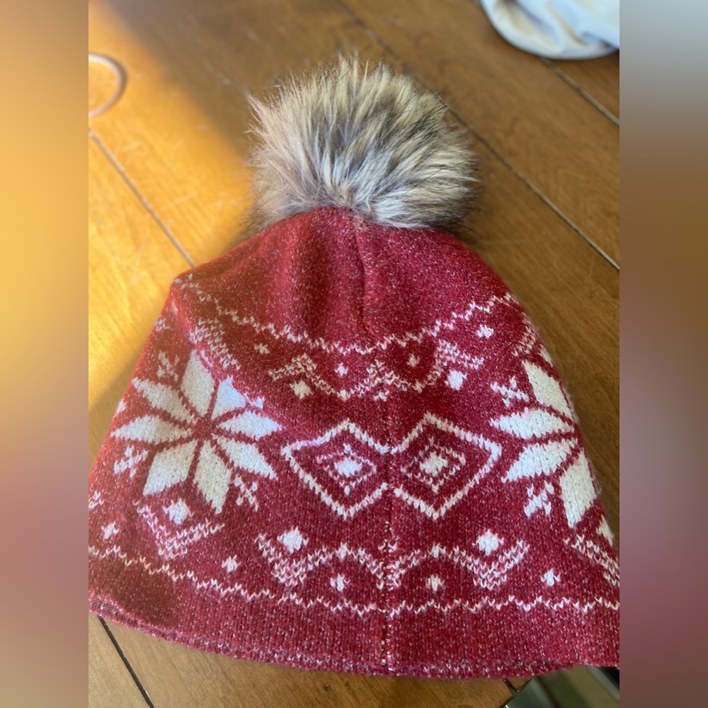 Christian Siriano Red and White Snowflake Pom Pom Hat Never worn! Soft and Warm